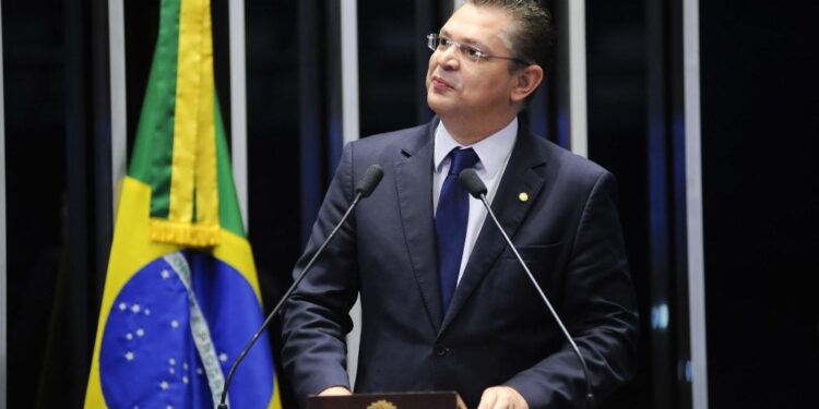 Líder do PL na Câmara diz que partido apoiará escala 4×3