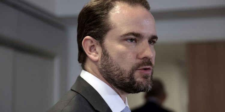 Novo Desenrola já beneficiou 6 milhões de pessoas, diz Dario Durigan